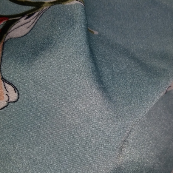 Tops - Picture 3 of 4